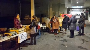 Première distribution de légumes avec Gérald Céleste, le 07/01 au passage du marché 